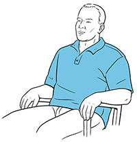 Hombre sentado en una silla respirando con los labios semicerrados en forma de “u”.